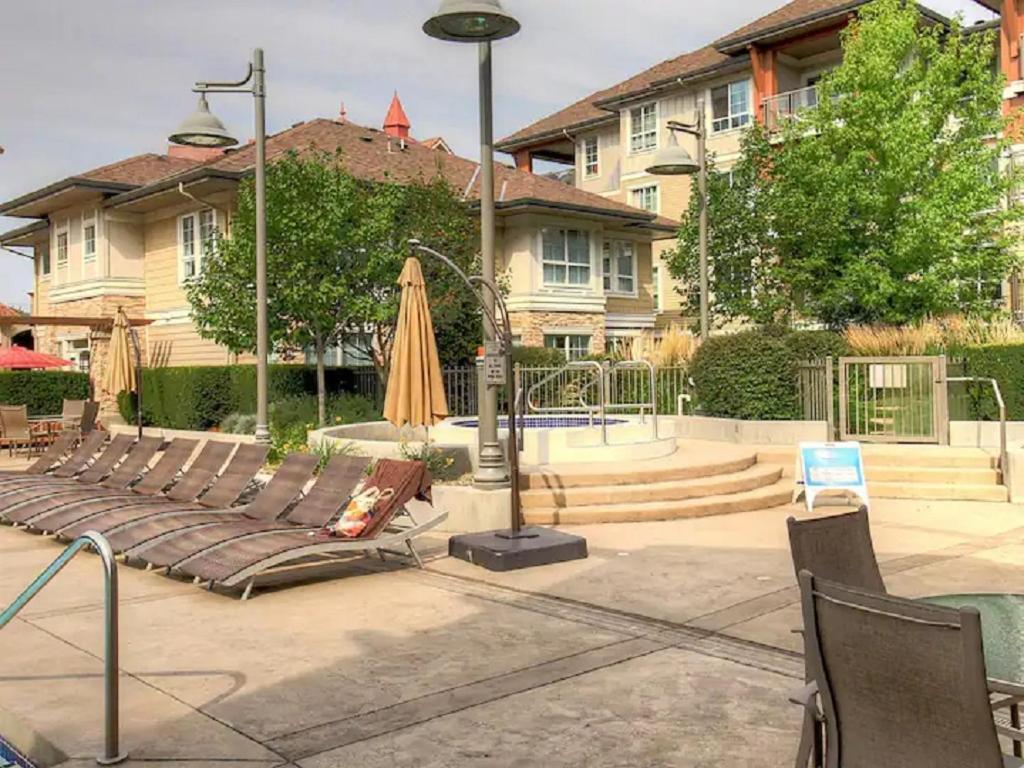 Waterscapes Resort By Discover Kelowna Resort Accommodations Exterior foto